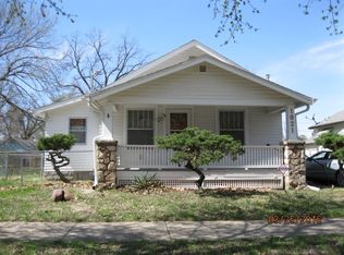 1021 SE Locust St, Topeka, KS 66607
