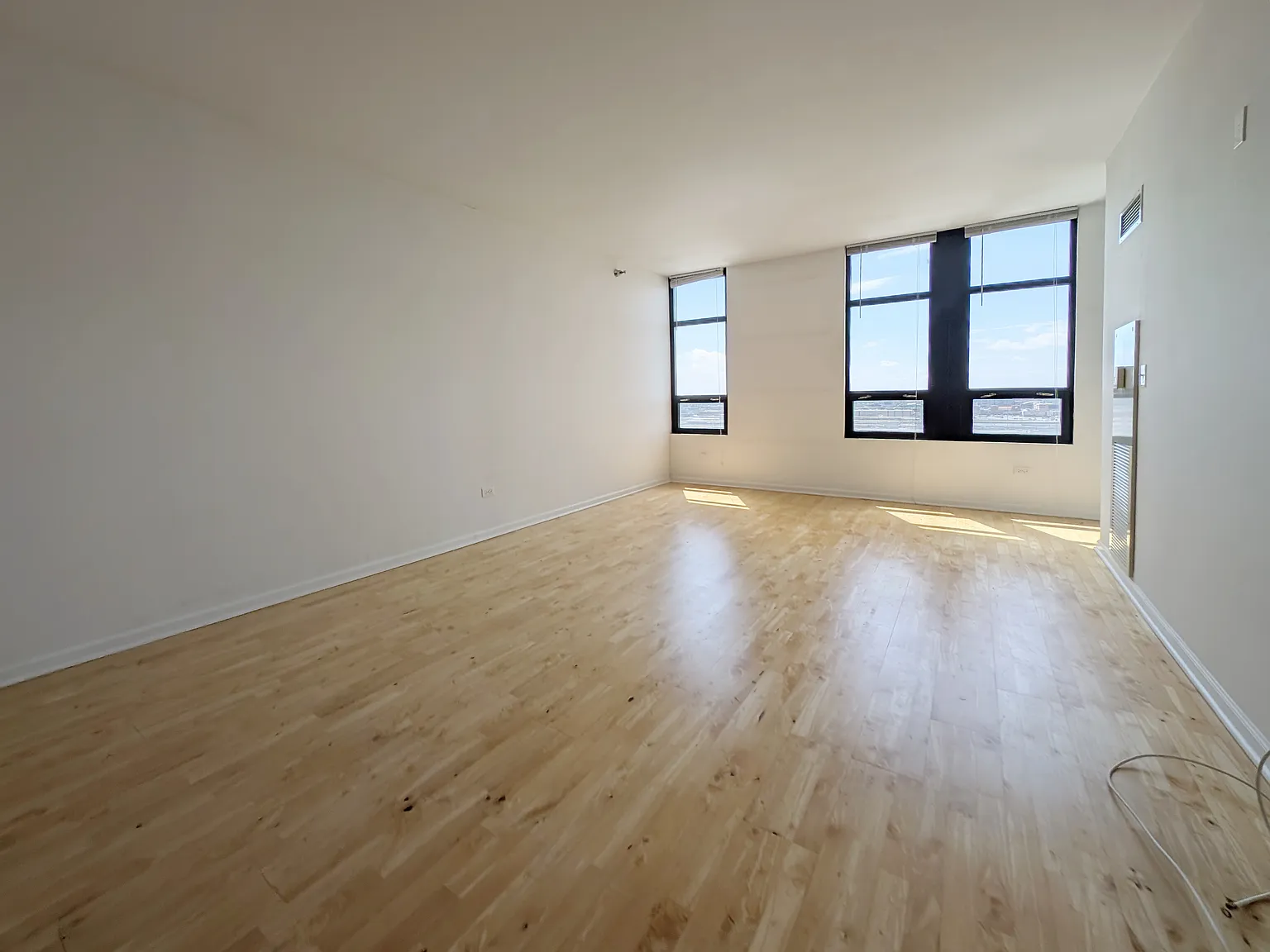 1 bed, 817 sqft, $2,300 — Photo 2
