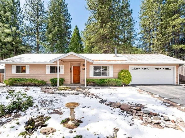 1617 Holiday Ln, Mount Shasta, CA 96067