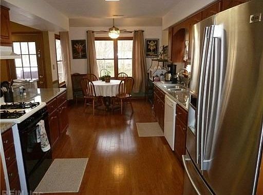4th image of 901 Gunston Ct
