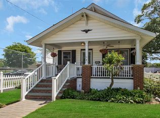 8 Leroy Pl, Lynbrook, NY 11563