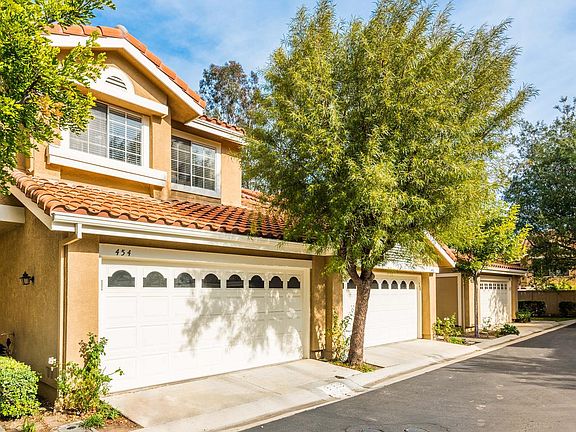 3rd image of 454 Belcaro Way