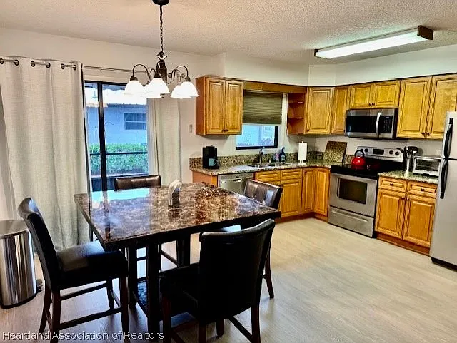 111 E Villaway Rd — Photo 16