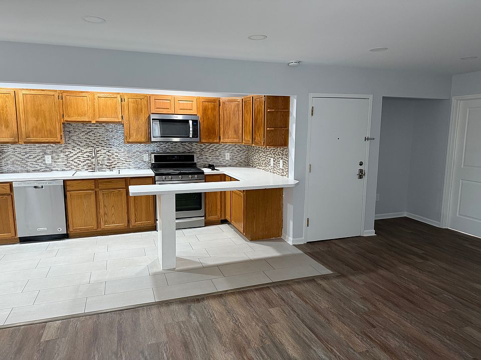 1st image of 25 Pavonia Ave #2