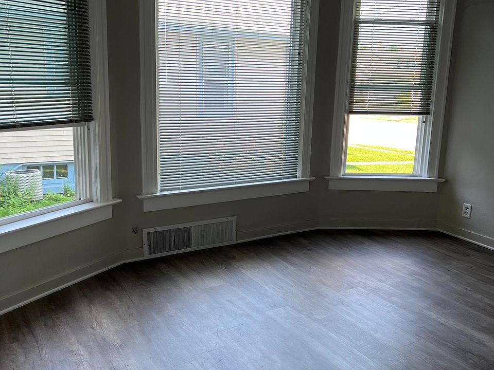 2nd image of 1605 Marshall St Unit 2