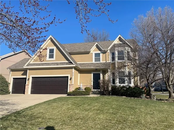 8900 W 125th Ter, Overland Park, KS 66213