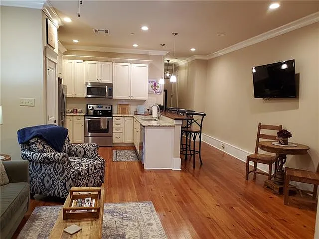 1 bed, 1.0 bath, 822 sqft, $1,650 — Photo 3