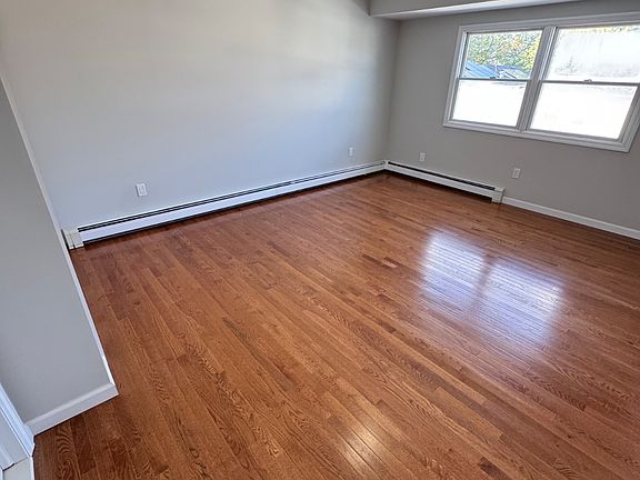 5th image of 149 Lucille Ave