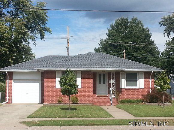 1st image of 909 E Lorena Ave
