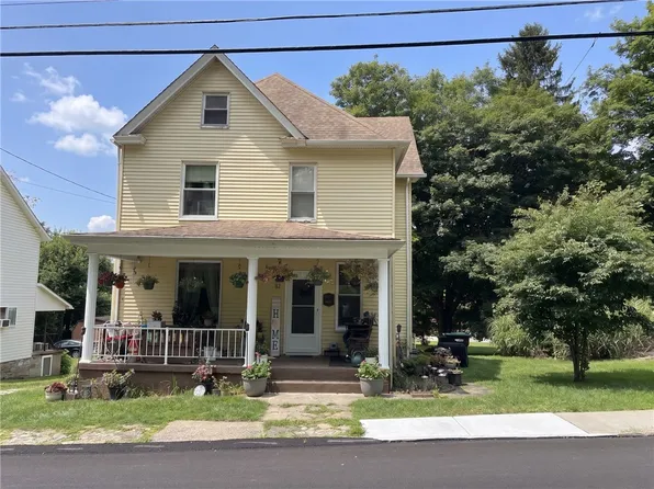 94 Center Ave, Burgettstown, PA 15021