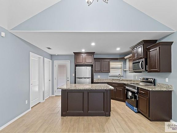 2nd image of 2414 El Gusto St