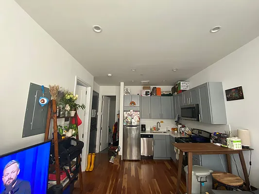 Rented by Skyline Group Real Estate | media 12