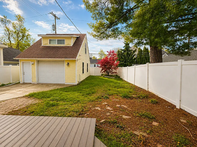 1208 Emmons Ave — Photo 4