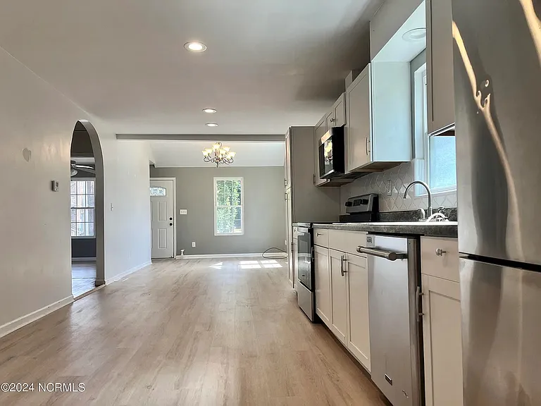 226 Tyson St — Photo 16