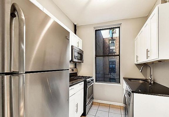 3rd image of 561 W 181st St #3FW
