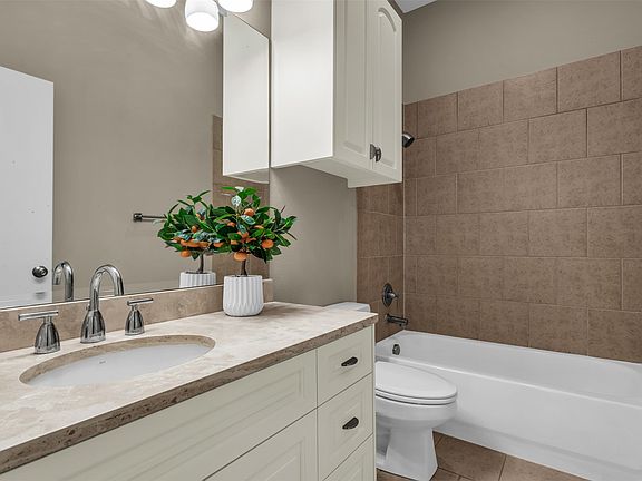 5th image of 2606 Shelby Ave APT 307