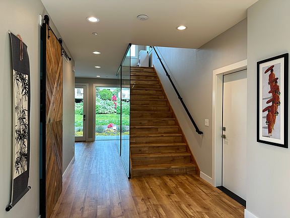 Main floor - entry