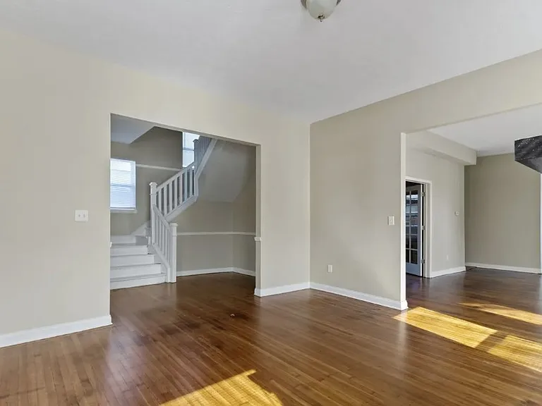 2605 Carrollton Ave — Photo 3