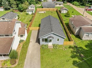 52253 Lakeview Dr, Dowagiac, MI 49047