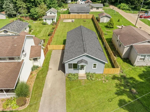 52253 Lakeview Dr, Dowagiac, MI 49047