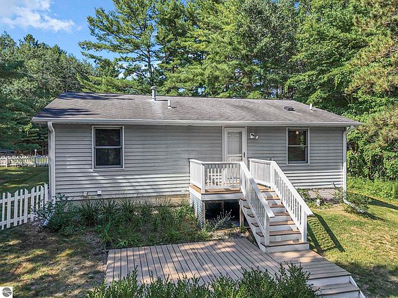 5th image of 2020 Cove Dr