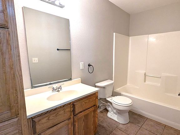 4th image of 701 Sonesta Ct APT 7