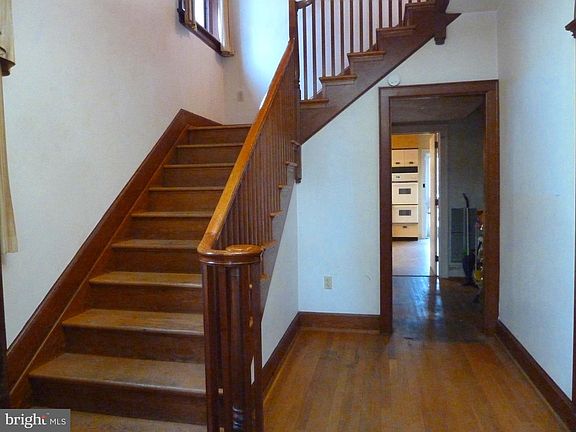 3rd image of 1138 Potomac Ave