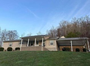 913 Highway 1148, Isom, KY 41824