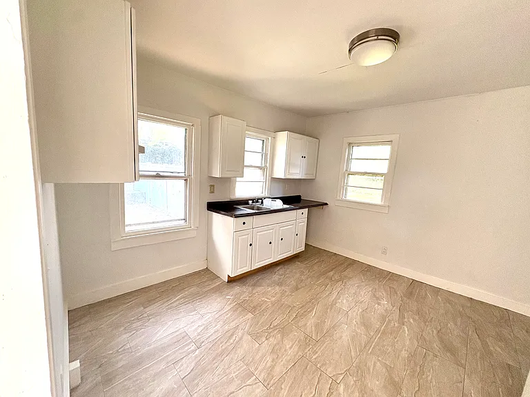 16 Aviles Dr — Photo 1
