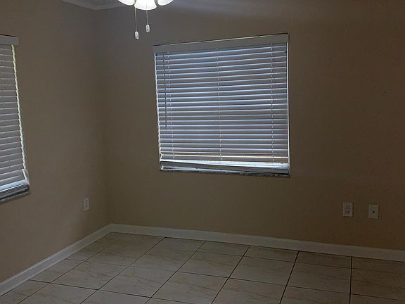 5th image of 1321 SW 27th Pl