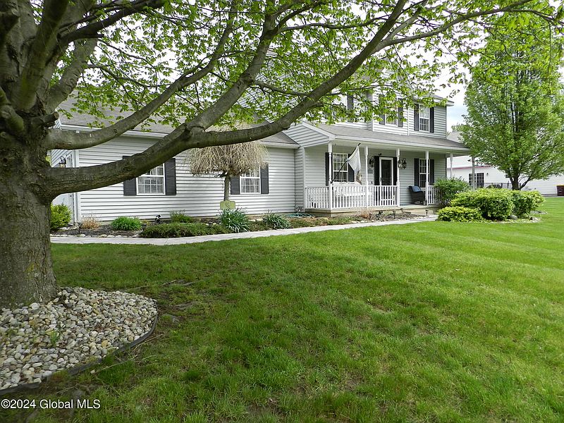 2nd image of 33 Berry Patch Drive