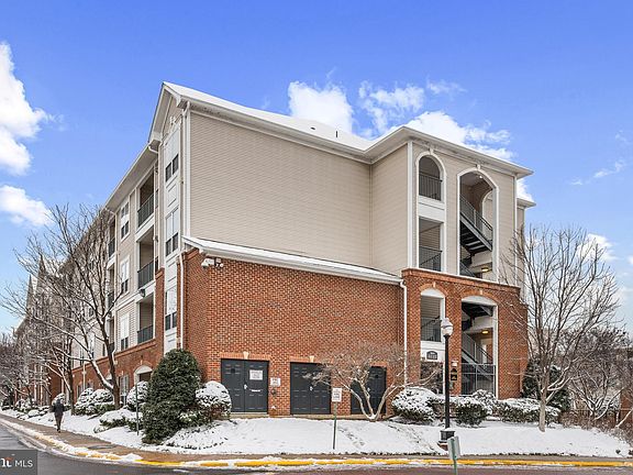 3rd image of 4854 Eisenhower Ave Unit 255