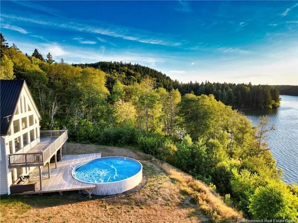 233 Bunker Hill Rd, Campobello Island, NB E5E 1Z3