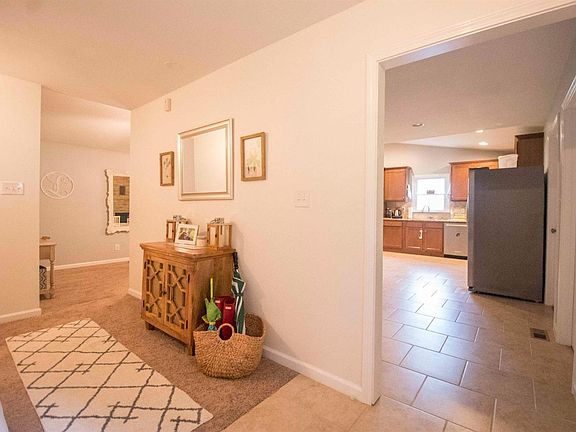 5th image of 200 Maplewood Ct