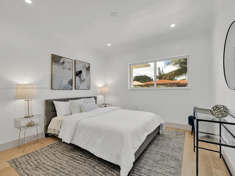 1371 NE 115th St — Photo 30