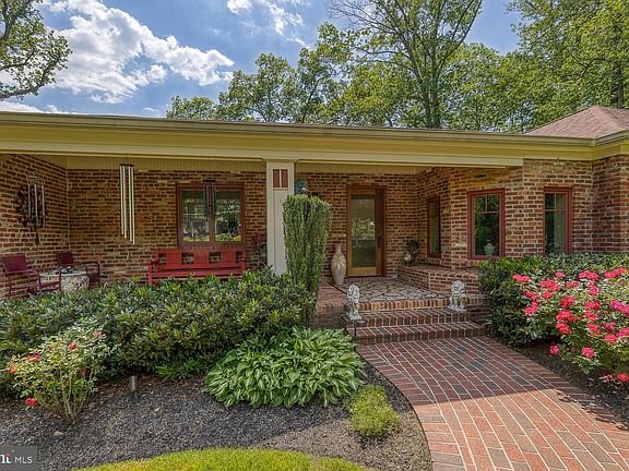 4th image of 3257 Juniper Ln