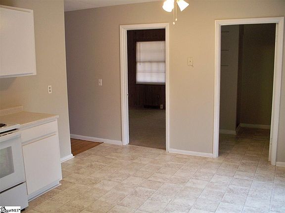 3rd image of 104 Martindale Dr