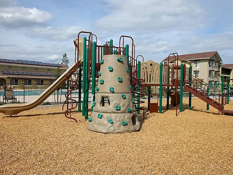 Parc Grove Commons — Photo 17