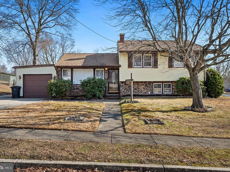 1st image of 748 Dartmouth Dr
