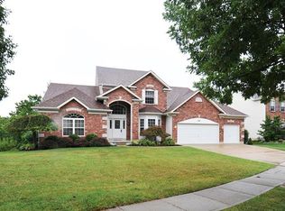 406 Clayton Hollow Dr, Chesterfield, MO 63005