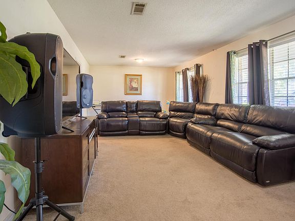 4th image of 228 Tantallon Dr