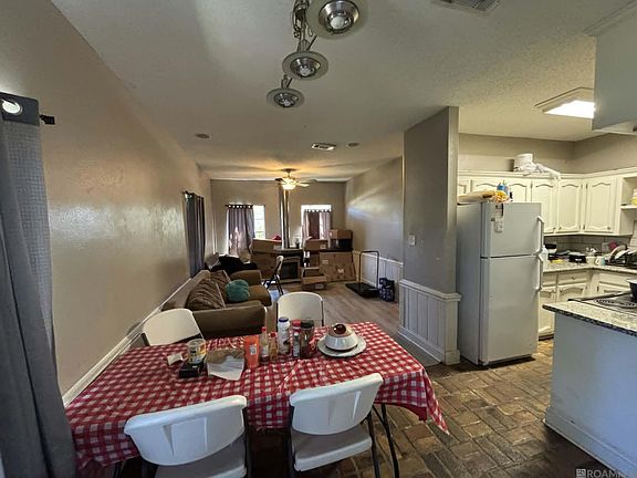 3rd image of 10253 Stonehaven Ave