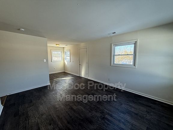 4th image of 1804 Airport Ave