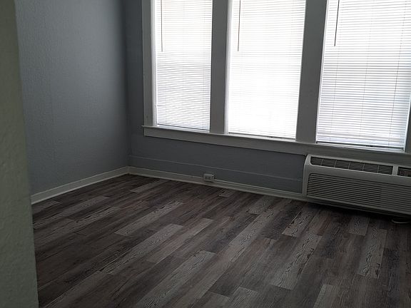 2nd image of 704 Cordova Dr #2