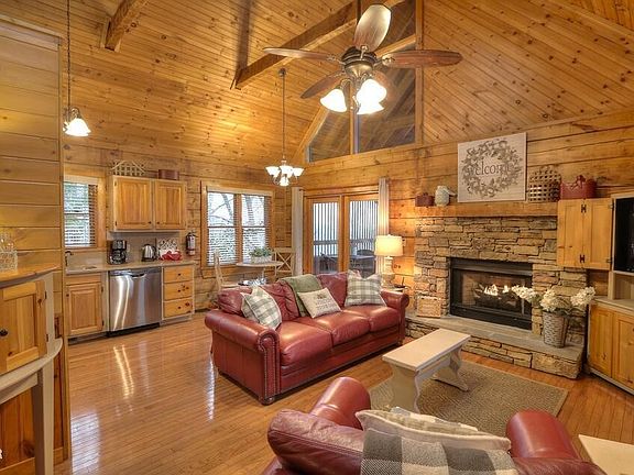 4th image of 223 Oak Haven Way