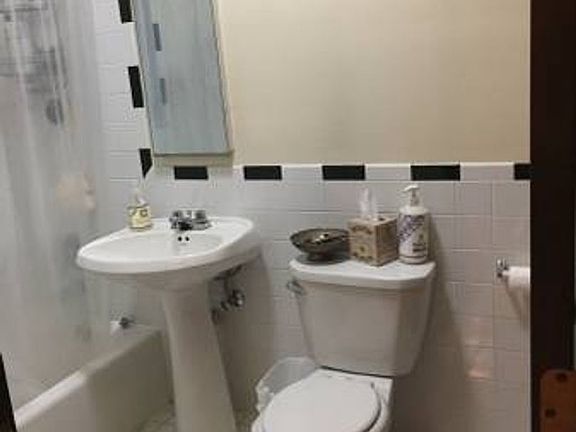 2nd image of 1232 W Winona St APT 3S