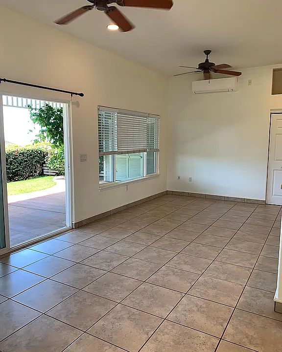 Peaceful, sunny studio with partial ocean view