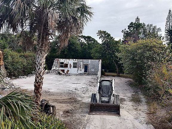 4th image of 4209 Tarpon Ave