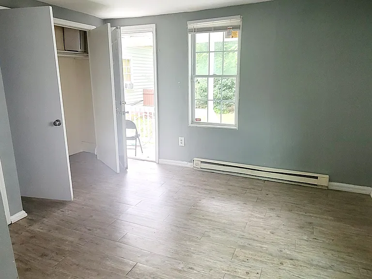 516 S Pine St — Photo 4