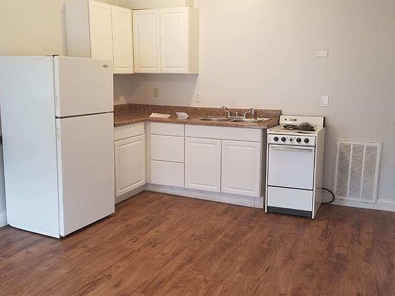 4th image of 2424 E Glenwood Ave
